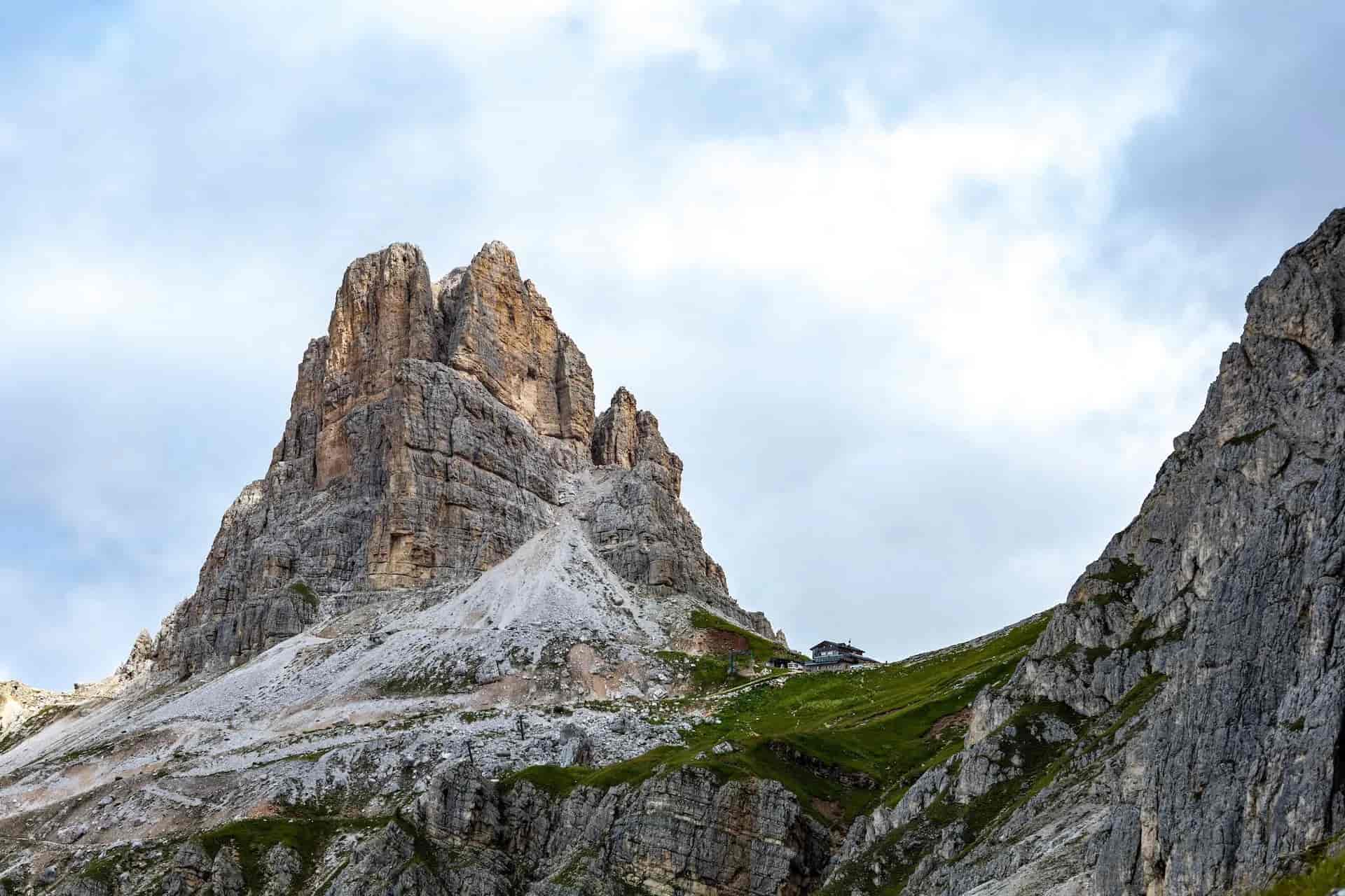Rifugio averau from below
