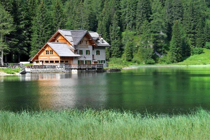 Rifugio Lago Nambino image 2