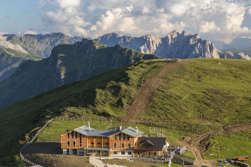 Rifugio Sasso Piatto image 1