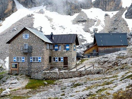 Rifugio Volpi al Mulaz image 1