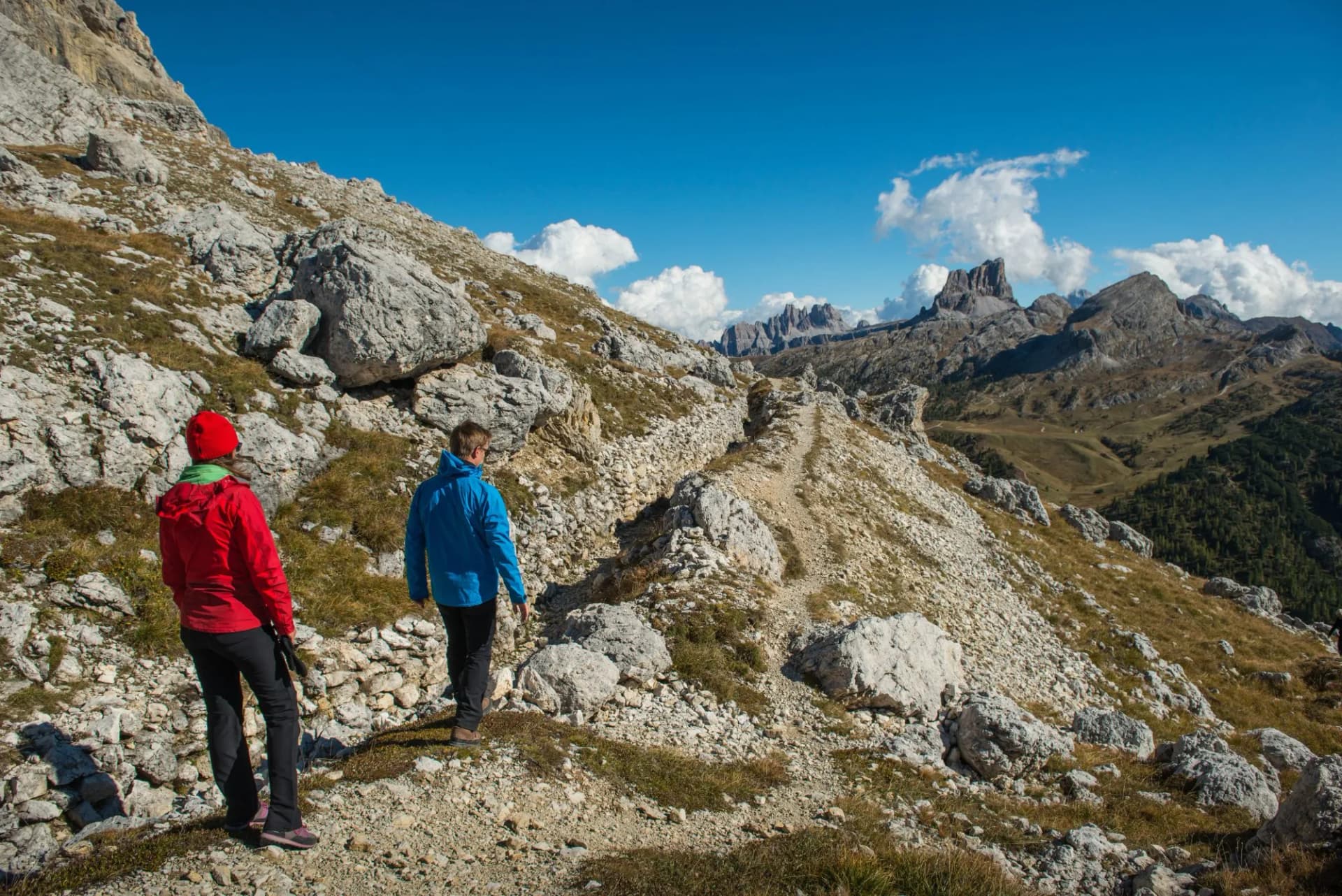 young couple in italien dolomites, rifugio lagazuoi, cortina d´ampezzo, south tyrol