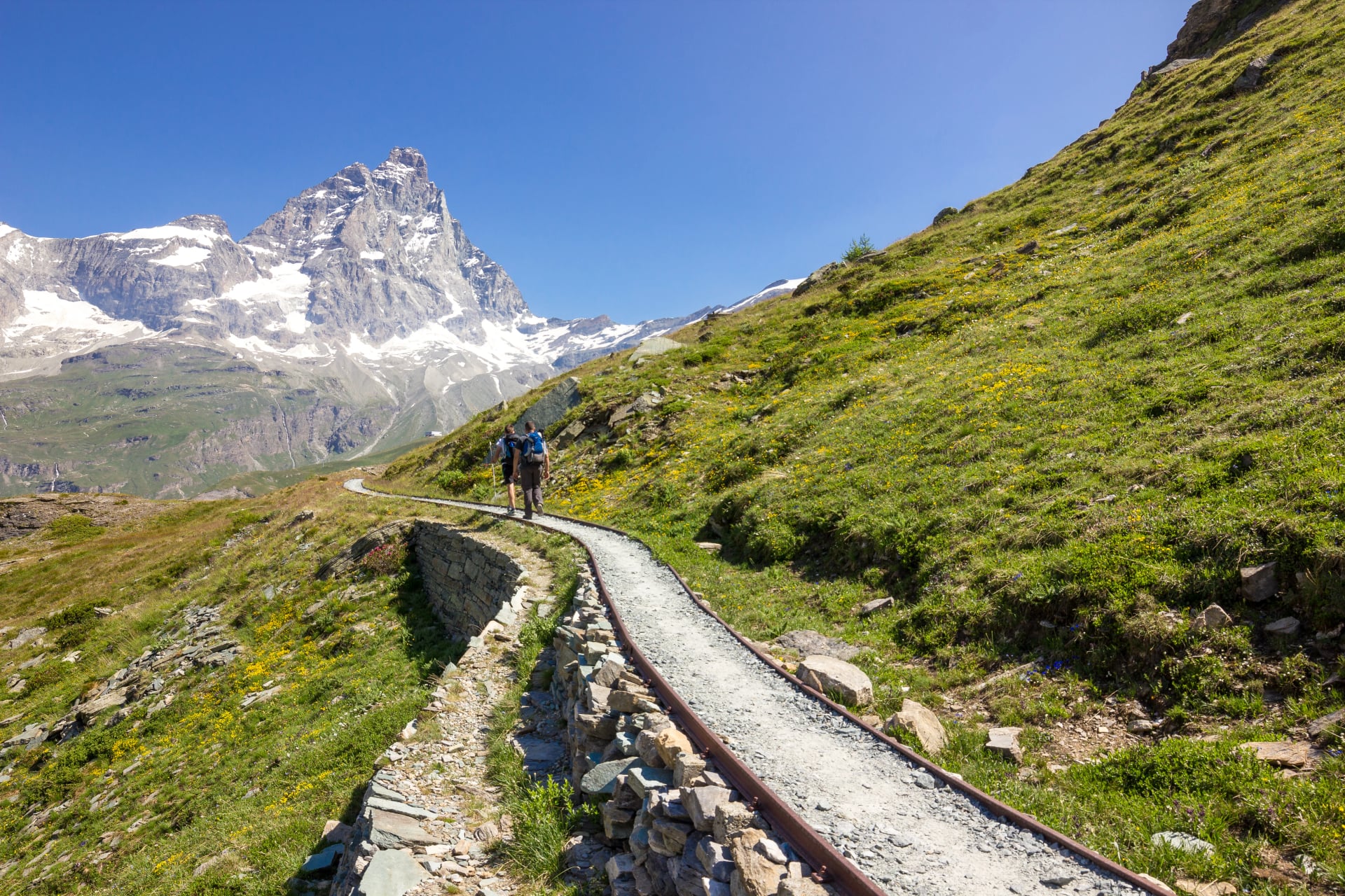 sentiero di montagna con Cervino/Matterhorn