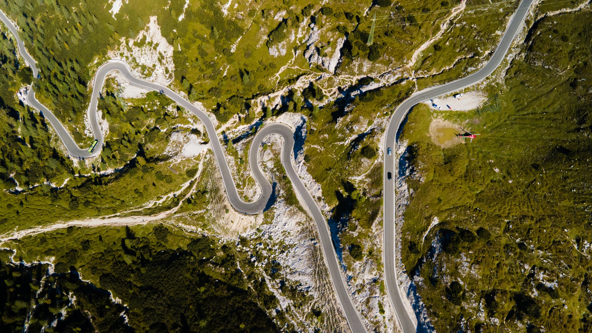 Tre Cime et rifugio avec des nuages de beau temps