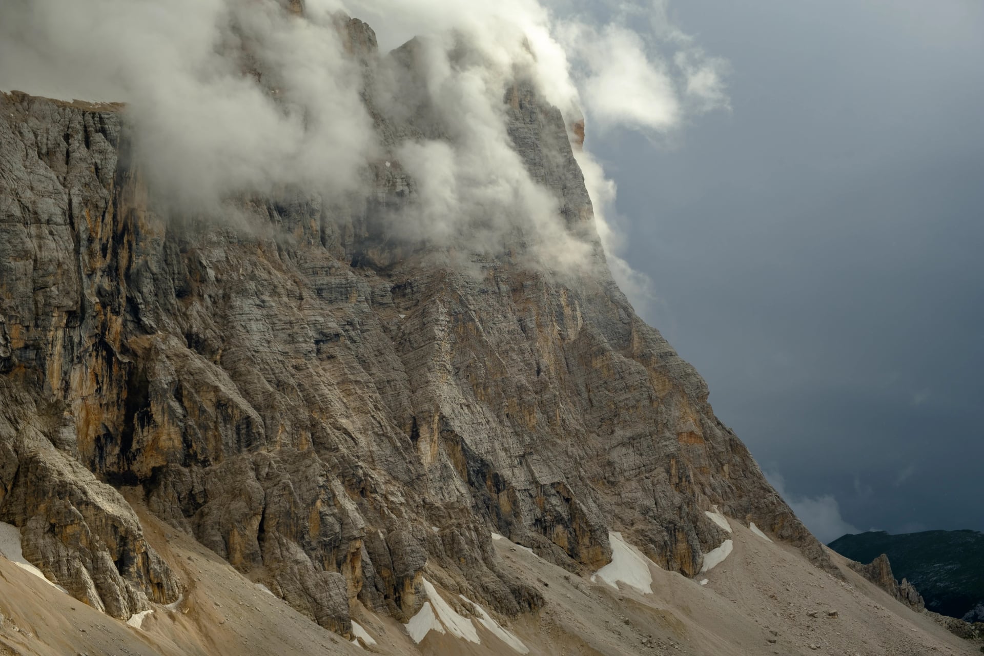 Berge in den Wolken, Dolomiten Höhenweg 1, Alta via 1, Italien