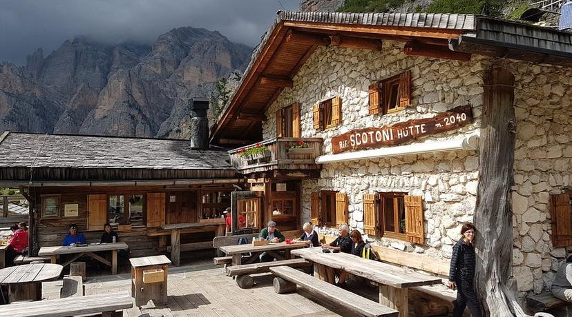 Rifugio Scotoni 2 image 1