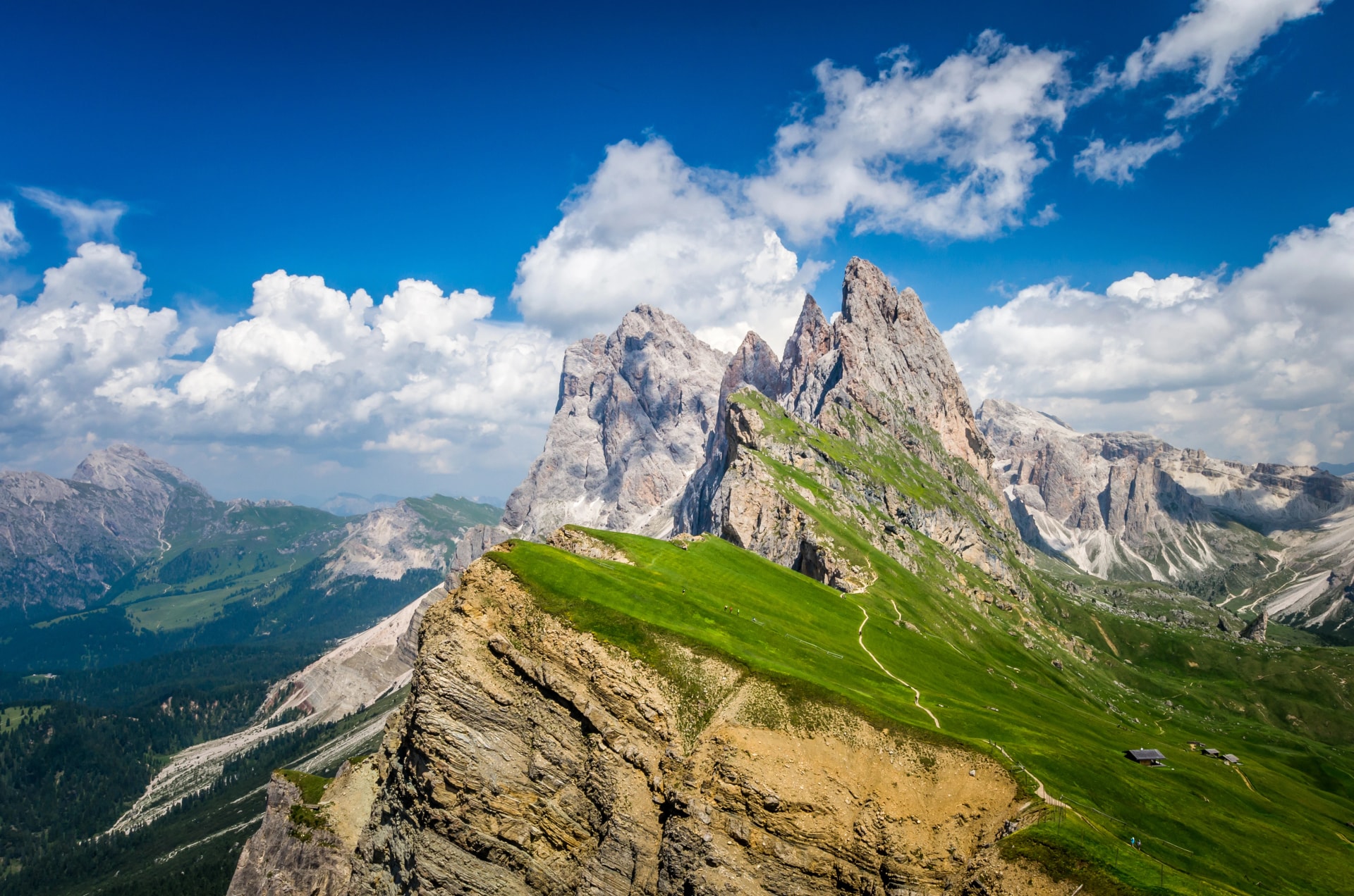 Gruppo delle Odle, view from Seceda. Puez Odle massif in Dolomites mountains, Italy, South Tyrol Alps, Alto Adige, Val Gardena, Geislergruppe