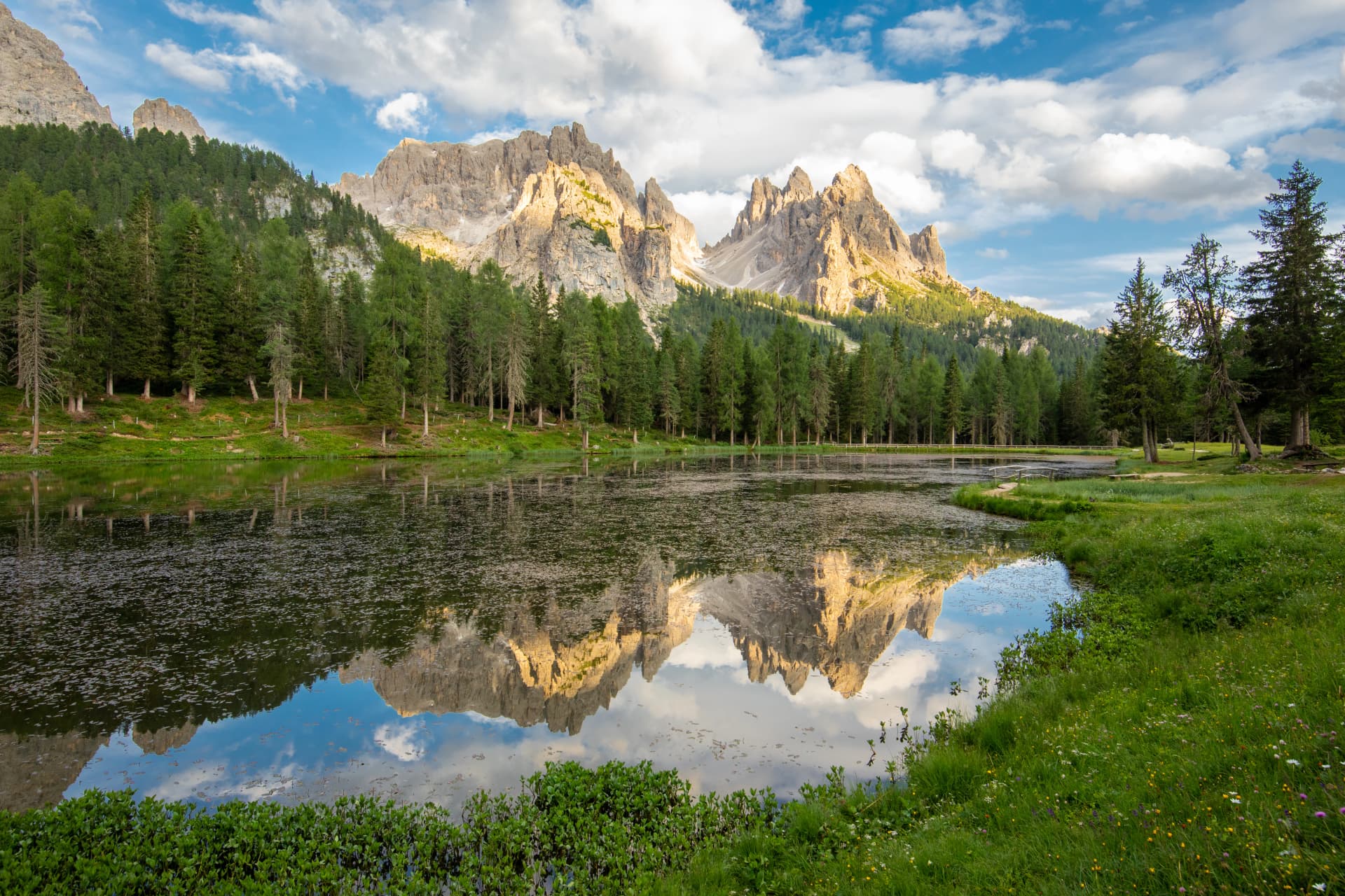 Antorno Lake withg Cadini di Misurina and Tre Cime di Lavaredo. Dolomites, Veneto, Italy.