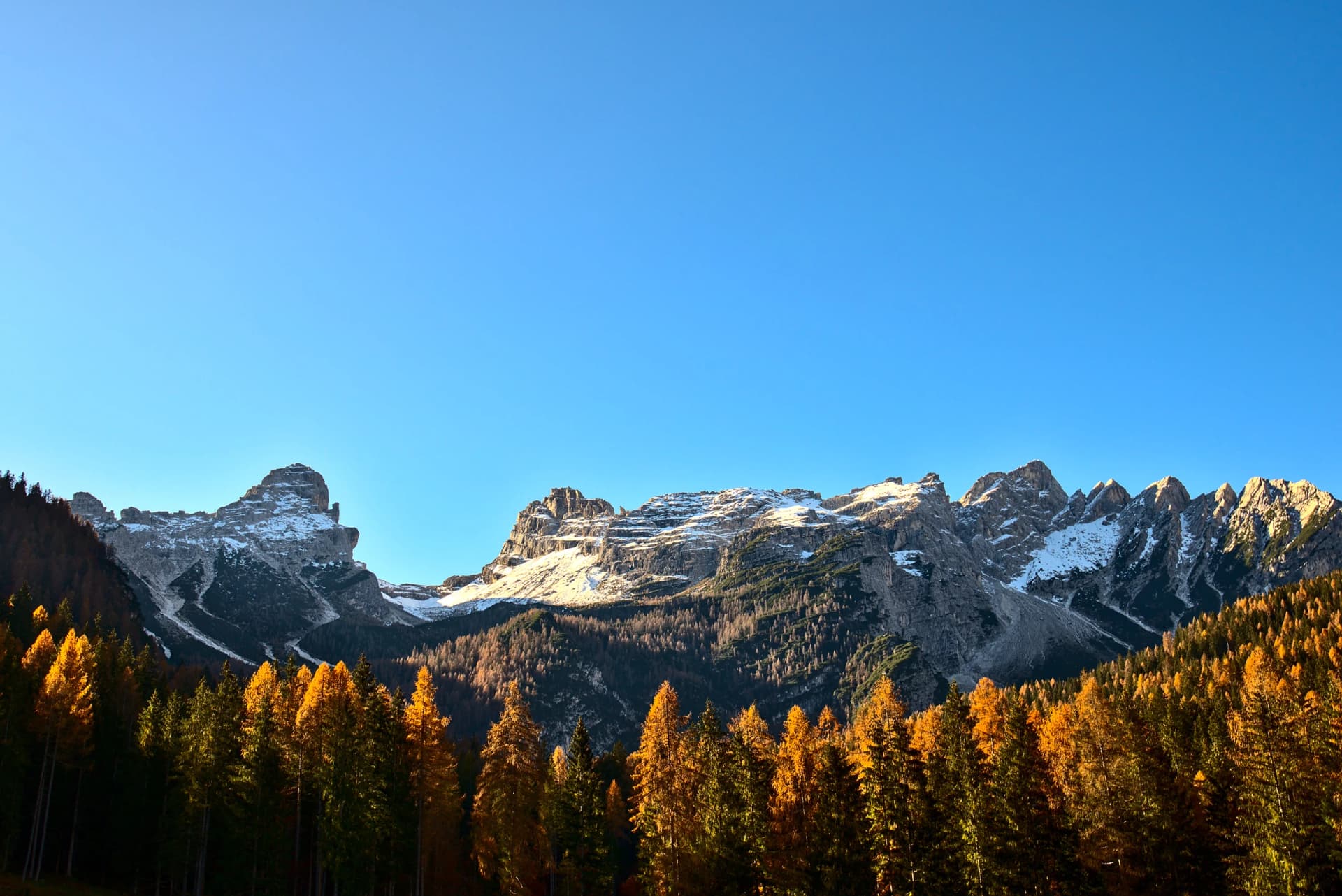 Panorama delle Dolomiti di Zoldo in autunno. Patrimonio Unesco.