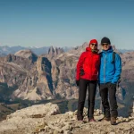 Gelukkige wandelaars bij Rifugio Lagazuoi