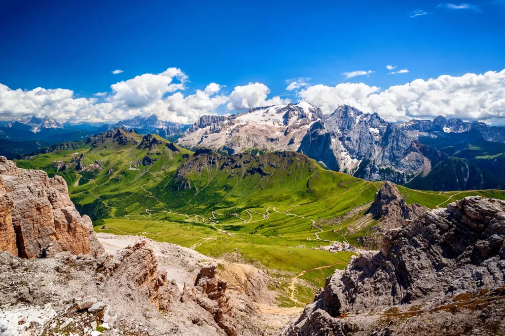 Belvedere und Marmolada-Gletscher vom Sass Pordoi aus gesehen. Trentino Südtirol, Italien