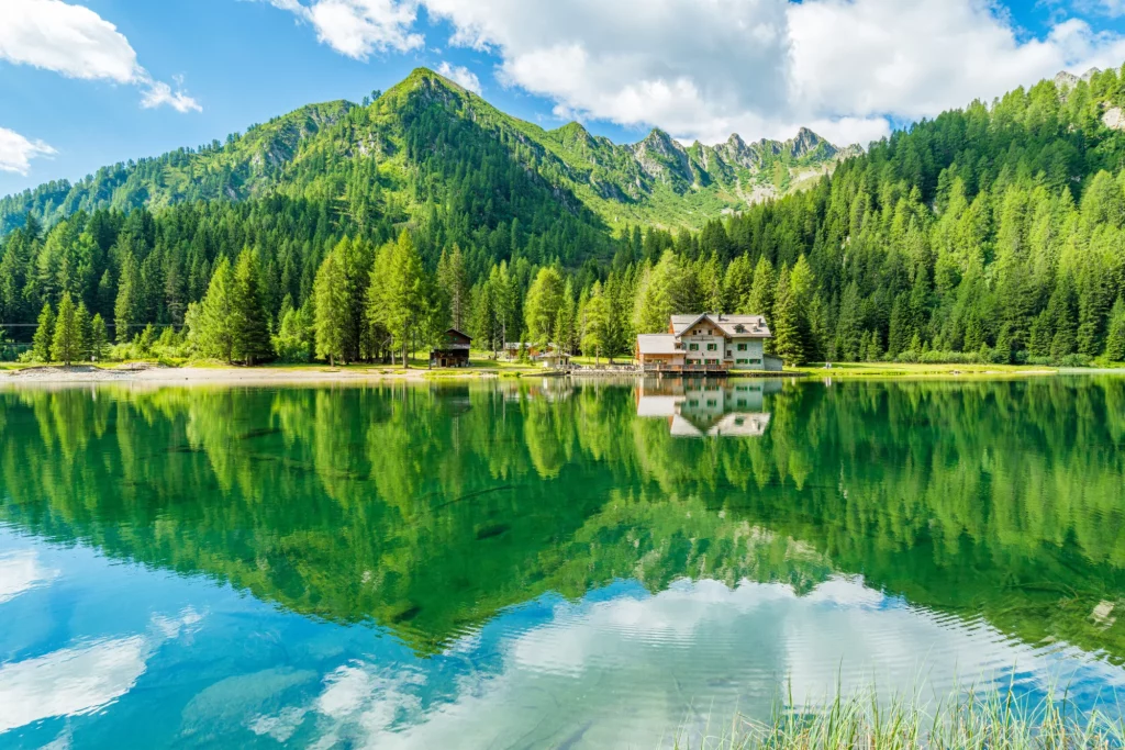 Lago Nambino with the rifugio