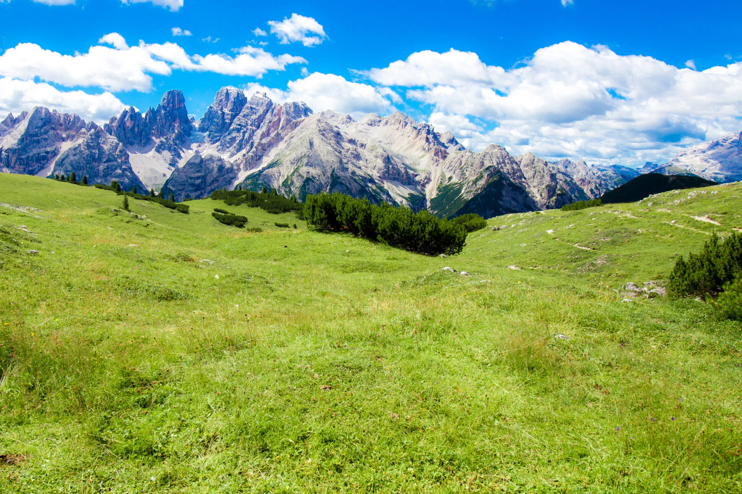 Прато Пьяцца, знаменитое плато в Доломитовых Альпах, в Южном Тироле, Италия