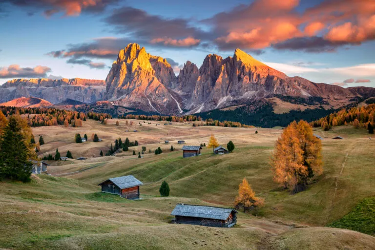 Dolomieten. Landschapsbeeld van Seiser Alm, een Dolomietenplateau en de grootste hooggelegen Alpenweide in Europa.