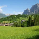 Veduta delle dolomiti salendo al passo tre croci